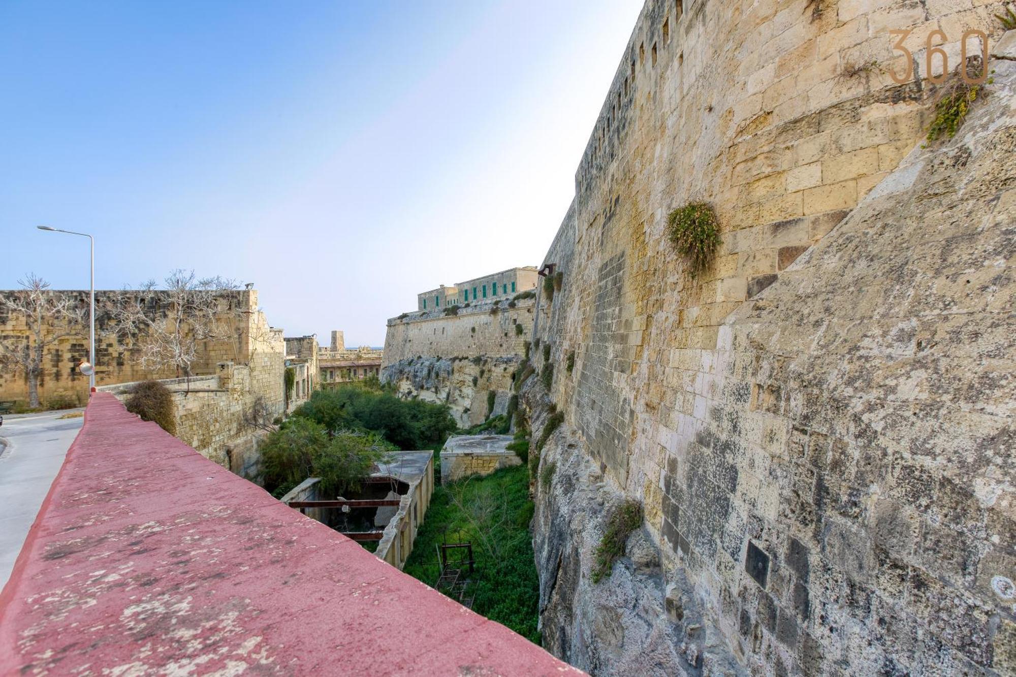 Comfortable 1Br Home With Maltese Balcony In Valletta By 360 Estates Екстер'єр фото